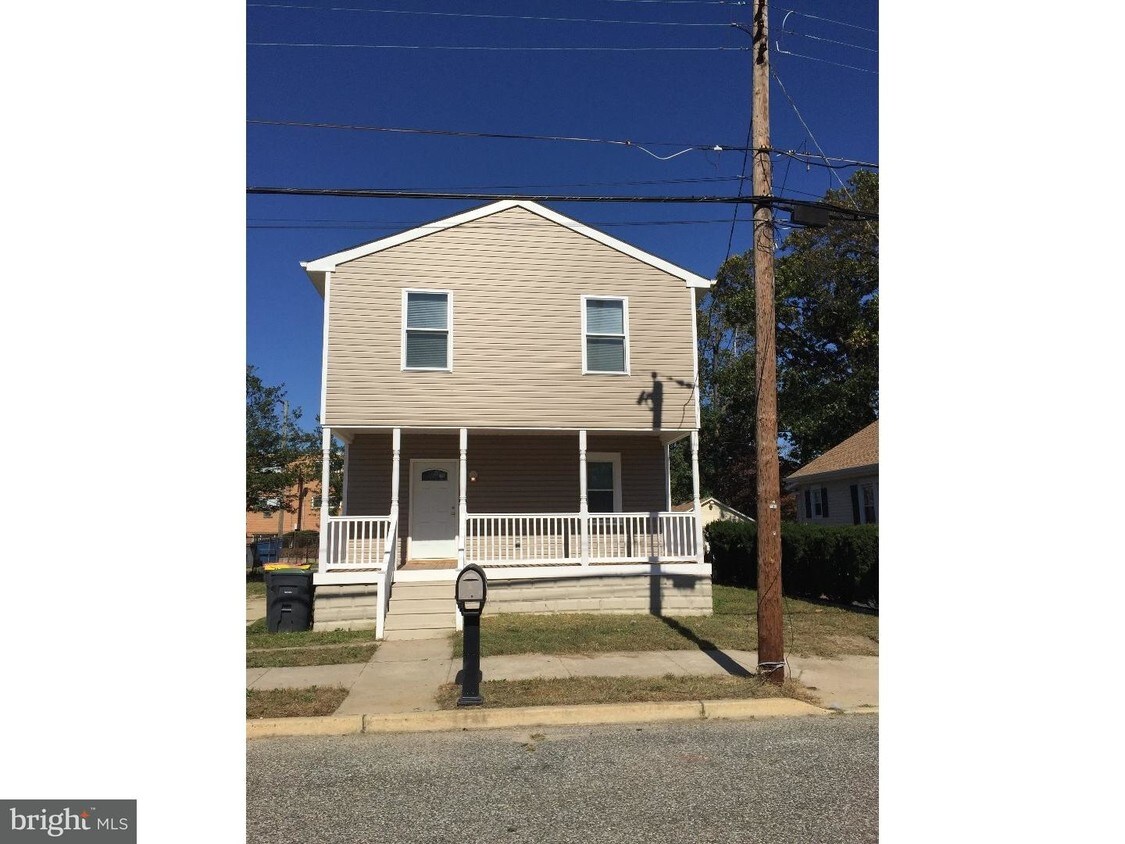 Foto principal - 403 E Franklin Ave