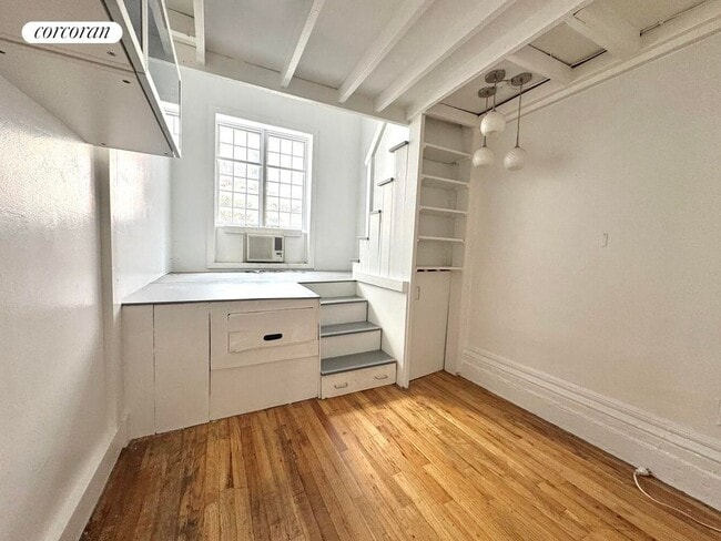 Building Photo - 354 W 30th St