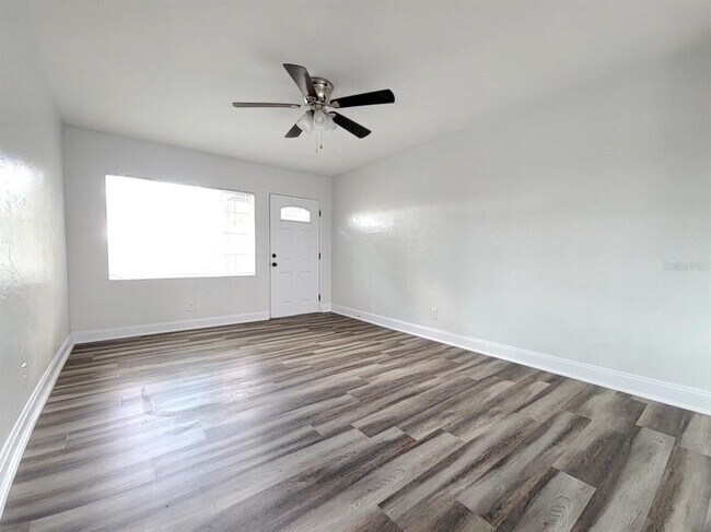 Foto del edificio - 2603 Bass Lake Blvd