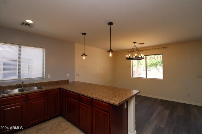 Building Photo - 10918 W Meadowbrook Ave