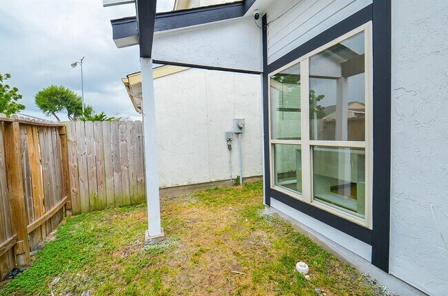 Building Photo - 7712 Shadow Hill Ln
