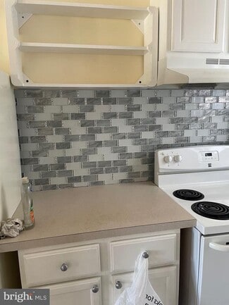 Building Photo - 7 S York Rd