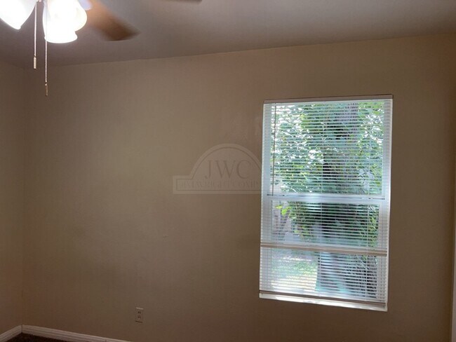 Foto del edificio - 2-Bedroom Duplex-1606 Duncan Ave