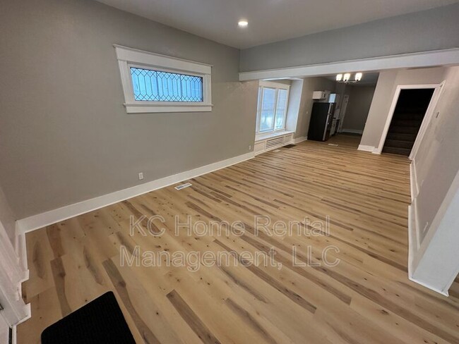 Building Photo - 4010 S Benton Ave