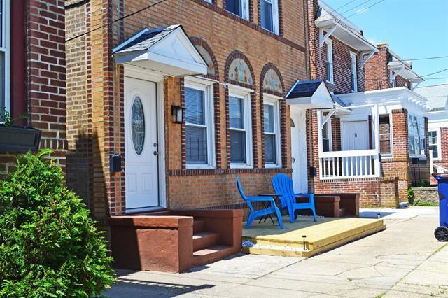 Building Photo - 112 N Avolyn Ave