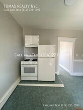 Building Photo - 12 Riverview Pl