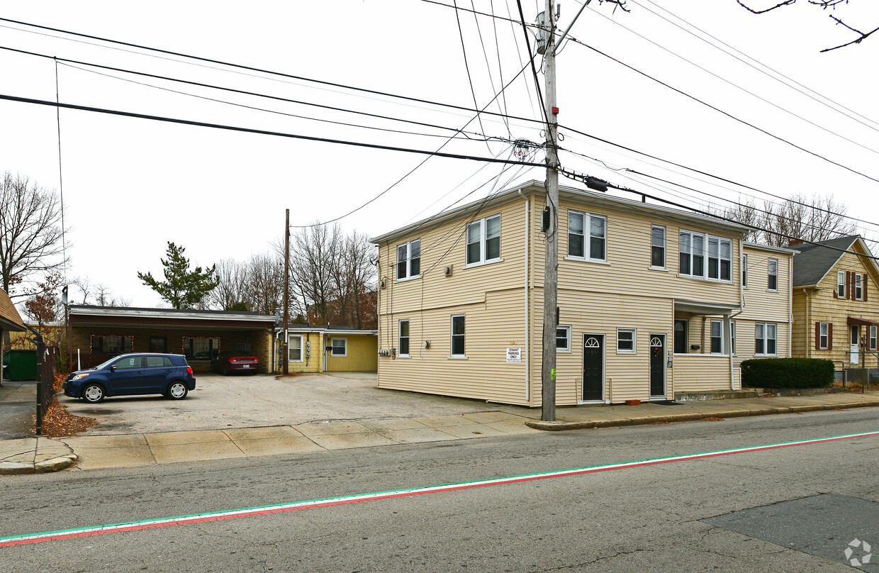 Foto principal - 1790 Cranston St