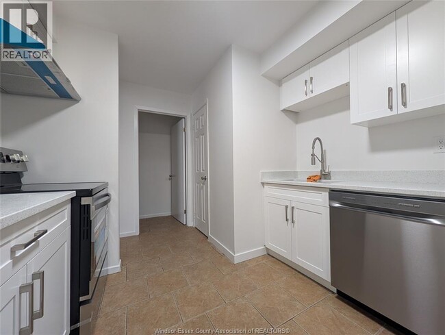 Photo du bâtiment - 2983 Meadowbrook Ln