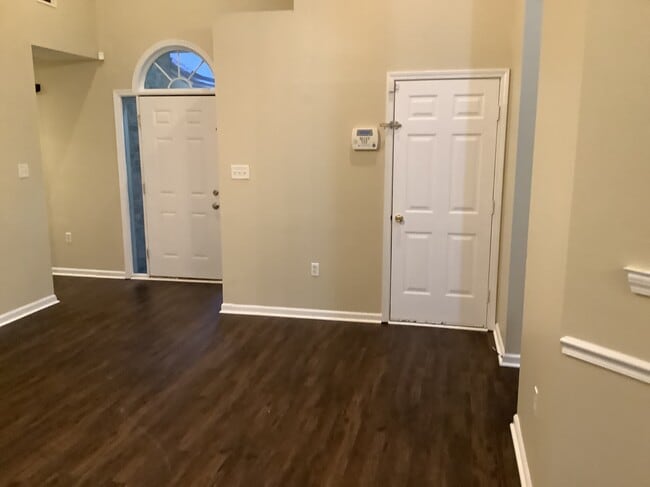 Building Photo - 108 Oak Grove Ln