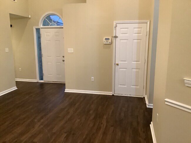 Foto del edificio - 108 Oak Grove Ln