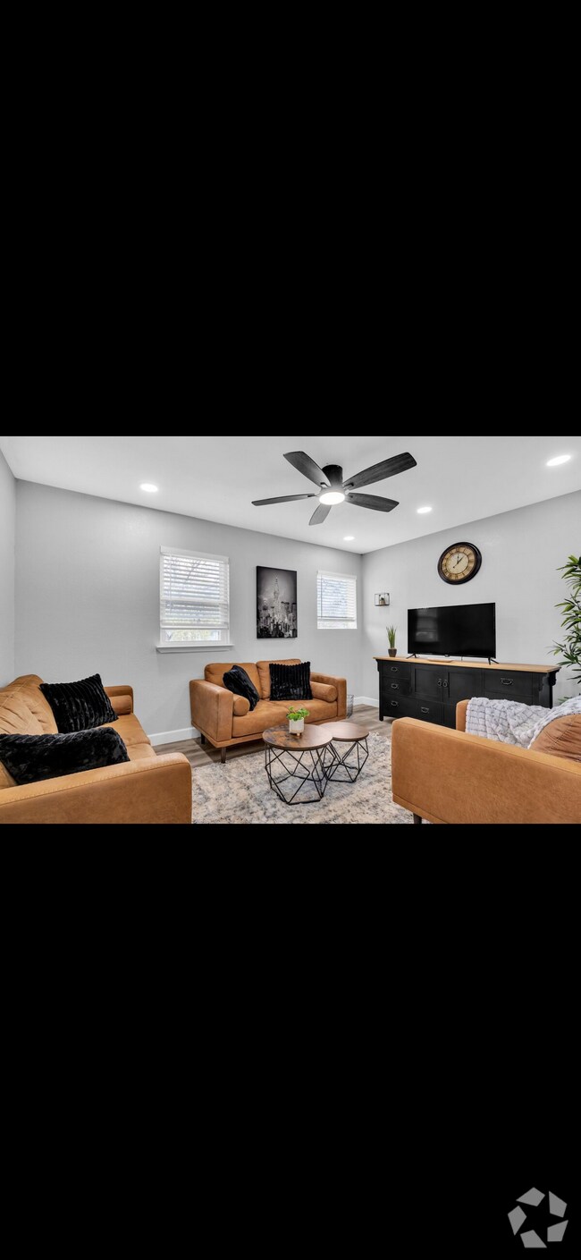 Building Photo - 3004 Matador Dr