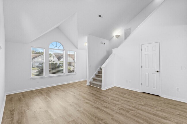 Foto del edificio - Gorgeous Totally Remodeled 3/3 w/ 2 Car Garage in Surfside-Small Dog Permitted