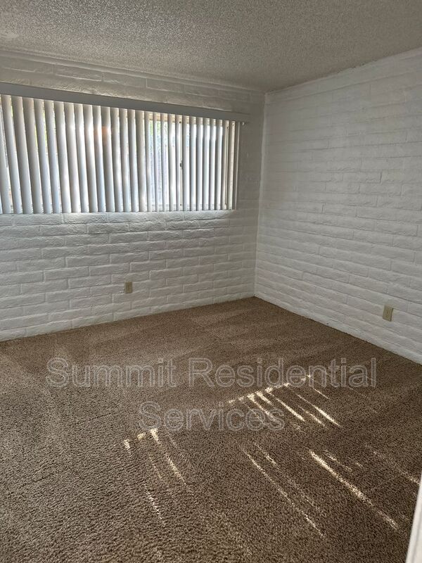 Foto del edificio - 4553 E Bellevue St