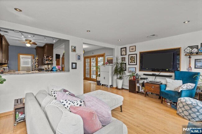 Foto del edificio - 274 Warren St