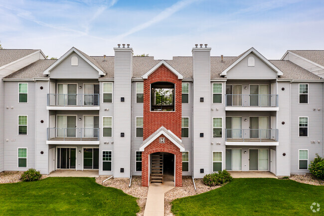 Entrada - Ironwood Gardens Apartments