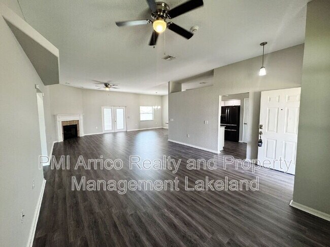 Foto del edificio - 346 Sterling Dr