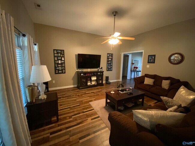 Foto del edificio - 29631 Rock Creek Blvd