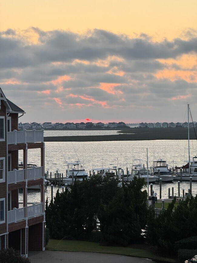 Foto del edificio - Top Floor Condo with Stunning Sound Views