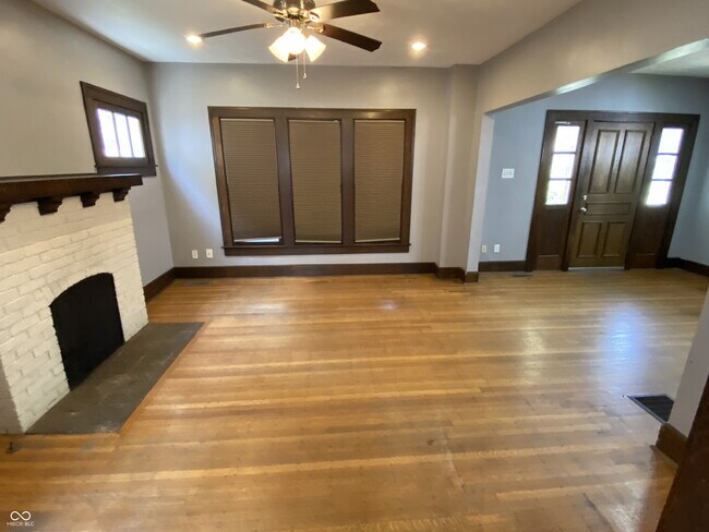 Foto del edificio - 3047 N College Ave