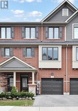 Building Photo - 10 Snowberry Ln