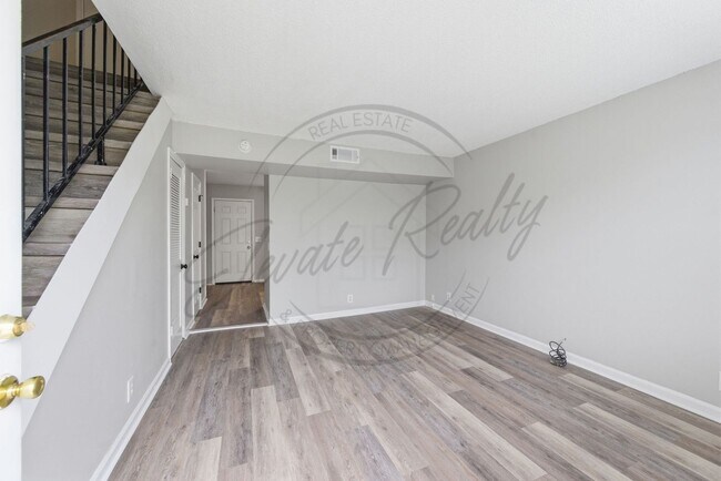 Building Photo - Two Bedroom Townhouse with Updates in North Nashville!