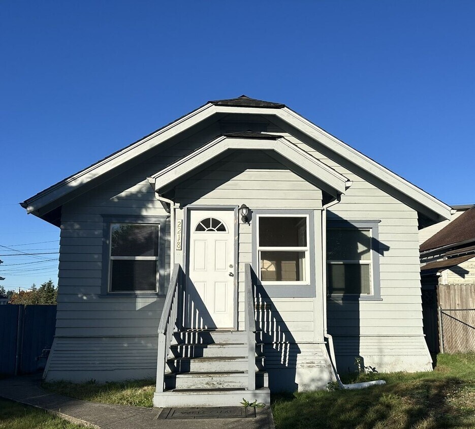 Primary Photo - 2 bed/1 bath House in North Everett- Great...