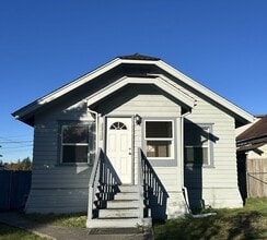 Building Photo - 2218 Summit Ave
