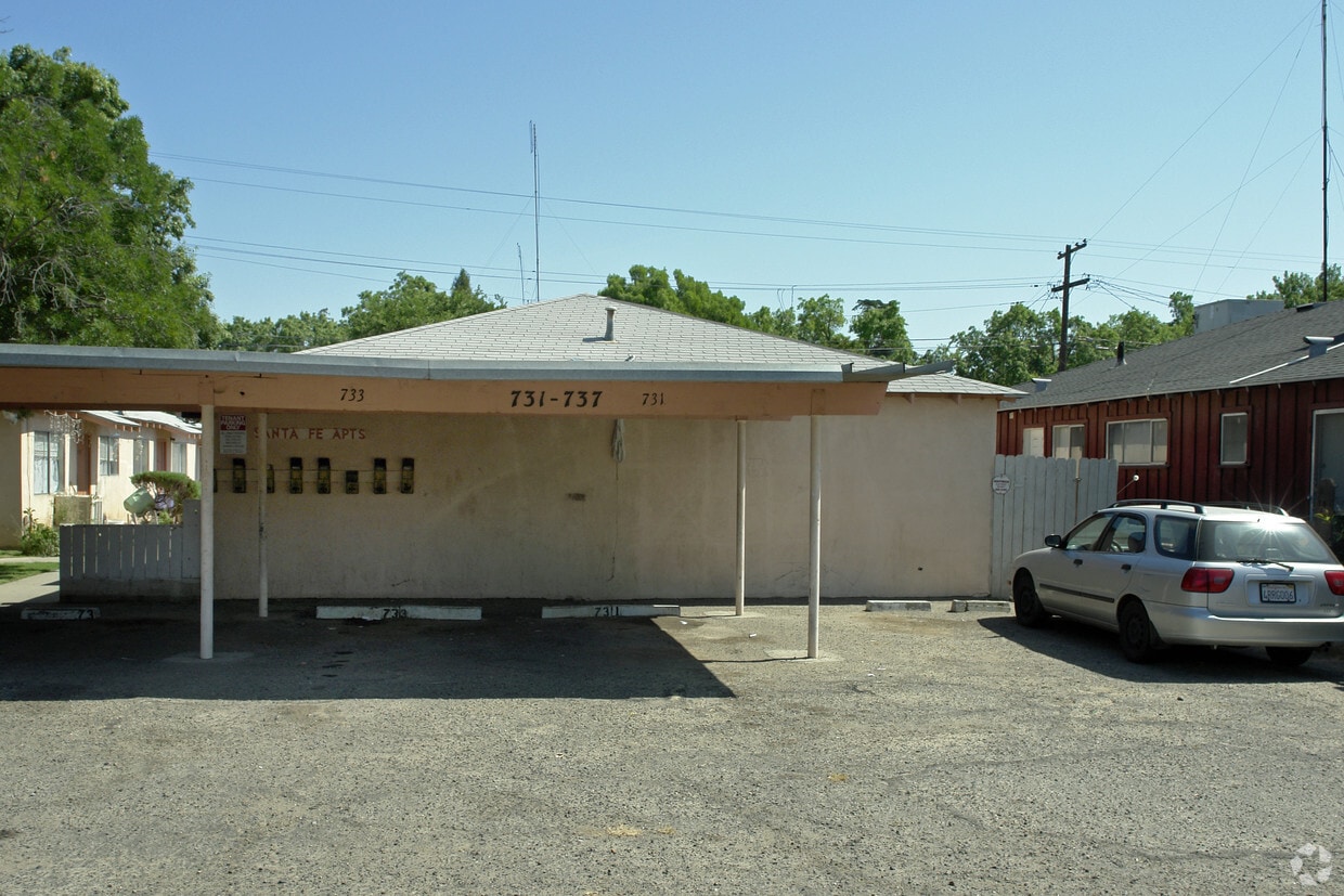 Building Photo - 731-745 W Santa Fe Ave