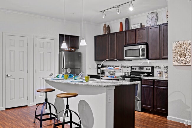 2BR, 2BA - 1150SF - Kitchen - Mansfield on the Green