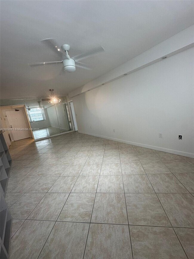 Foto del edificio - 9273 Collins Ave