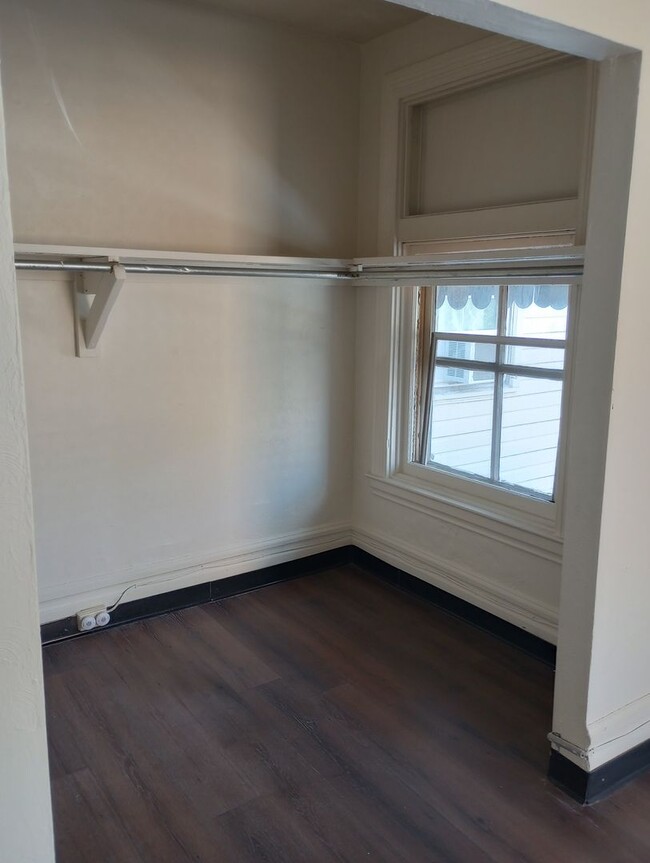 Building Photo - 322 Hays Avenue