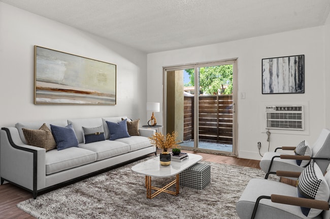 Building Photo - Casa Blanca Apartments
