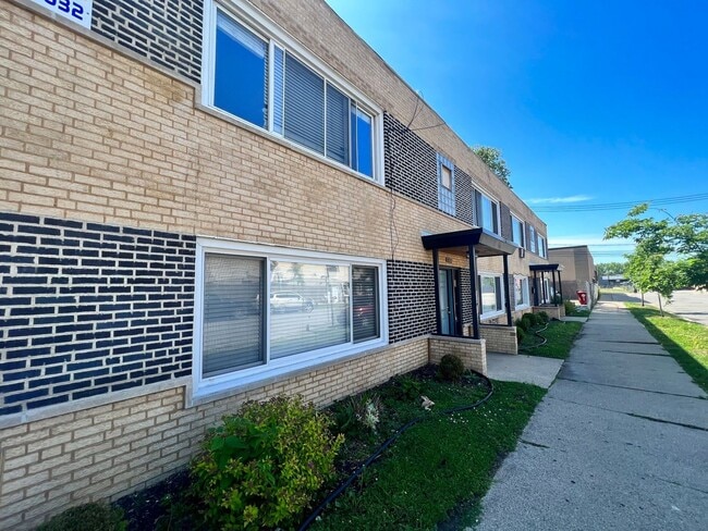 Building Photo - 2657 W 47th St