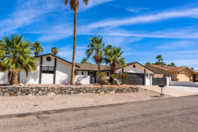 Building Photo - 2355 Souchak Dr