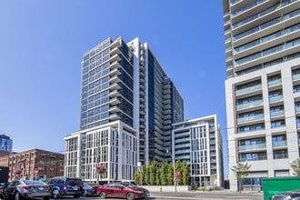 Building Photo - 400-400 Adelaide St E