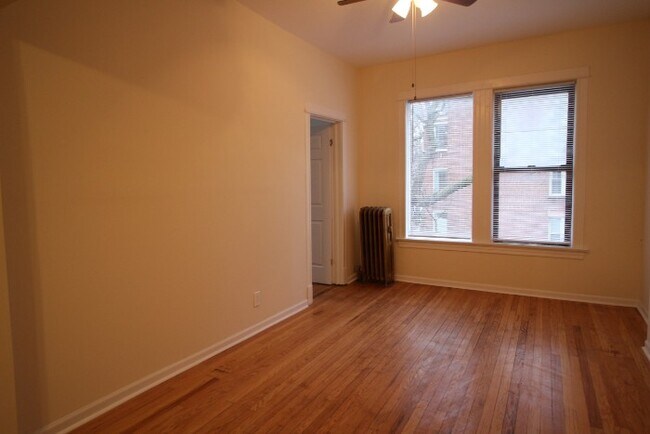 Building Photo - 1221 W Rosedale Ave