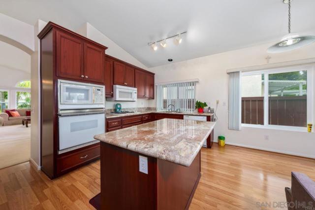 Foto del edificio - 1128 Calle Florecita