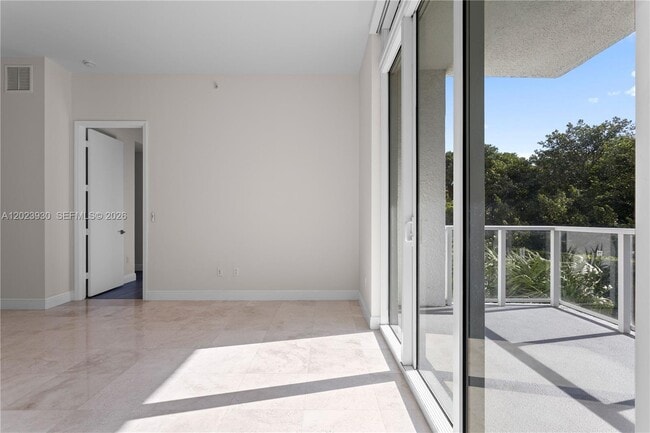 Building Photo - 15051 Royal Oaks Ln