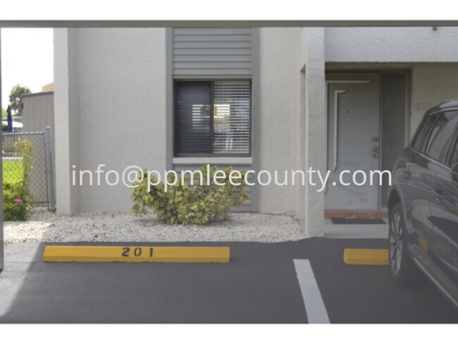 Foto del edificio - Ground Floor 2/2 Waterfront Condo with Dock