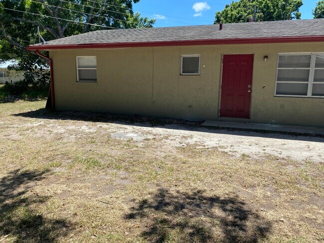 Building Photo - 5298 Deleon Ave