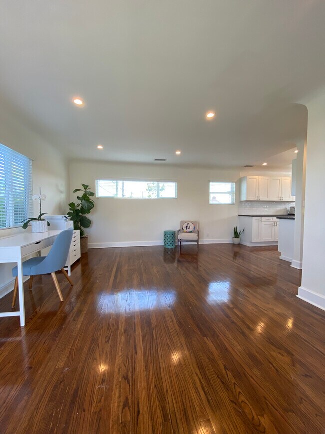 Living Room - 5712 Airdrome St