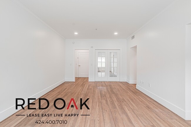 Building Photo - 6533 Hollywood Blvd