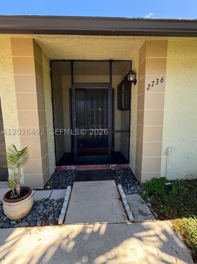 Foto del edificio - 2736 Carnation Ct