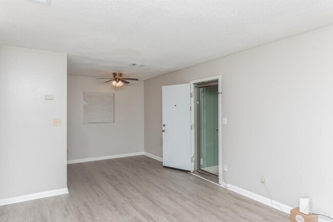 Building Photo - 6404 Dunbar Rd