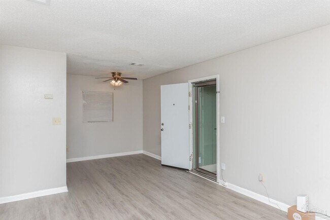 Foto del edificio - 6404 Dunbar Rd