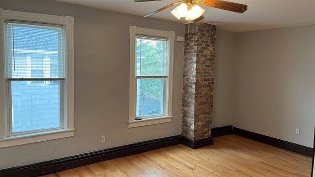 Building Photo - 687 State St