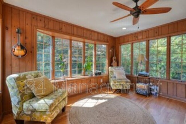 Foto del edificio - 524 Overland Dr
