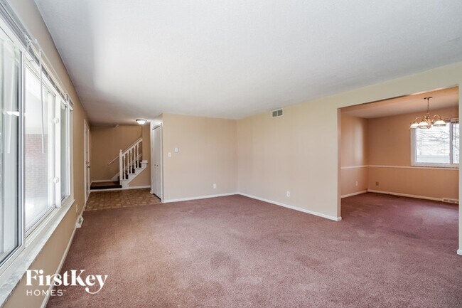 Building Photo - 405 Lytton Way