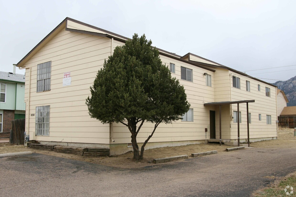Foto del edificio - 4310 Loomis Ave