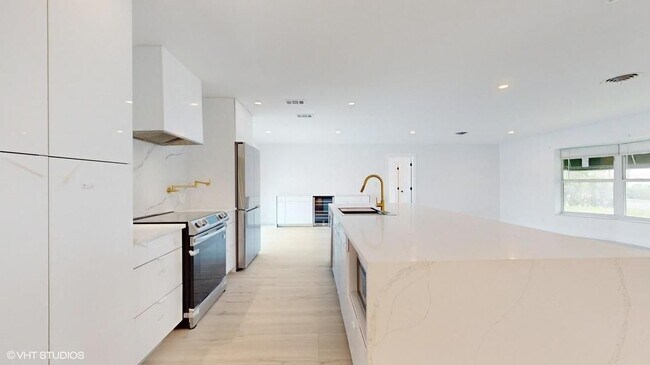 Foto del edificio - 4761 NE 28th Ave